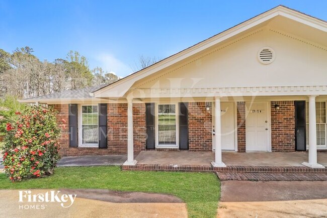 1910 Brownsville Rd in Powder Springs, GA - Building Photo - Building Photo