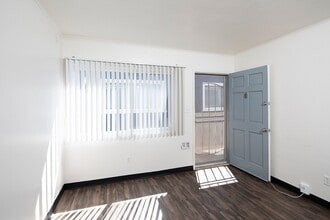 5028 Mission Blvd in San Diego, CA - Building Photo - Building Photo