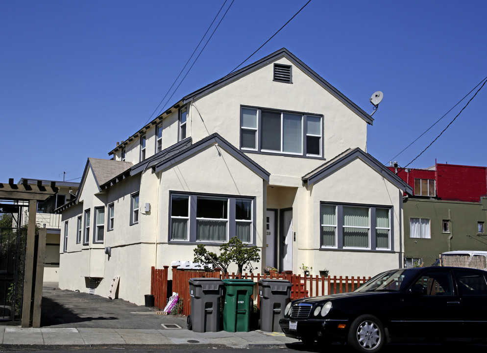 6329 Shattuck Ave in Oakland, CA - Foto de edificio