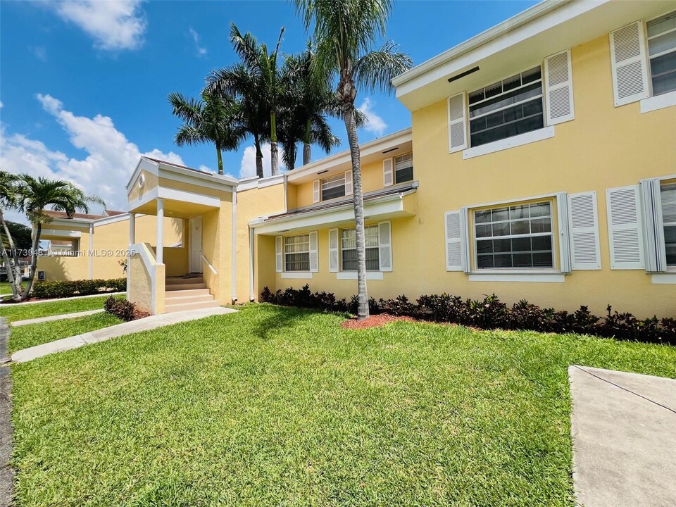 2253 SE 27th Dr in Homestead, FL - Foto de edificio