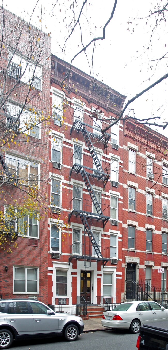 324 E 77th St in New York, NY - Foto de edificio - Building Photo