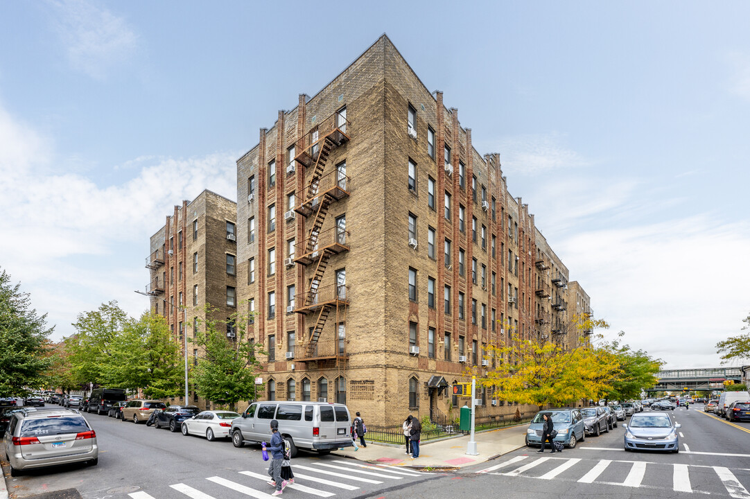 1543 W 1st St in Brooklyn, NY - Building Photo