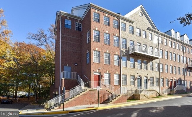 property at 2663 Manhattan Pl