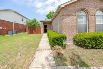 2213 Willow Dr in Little Elm, TX - Foto de edificio - Building Photo