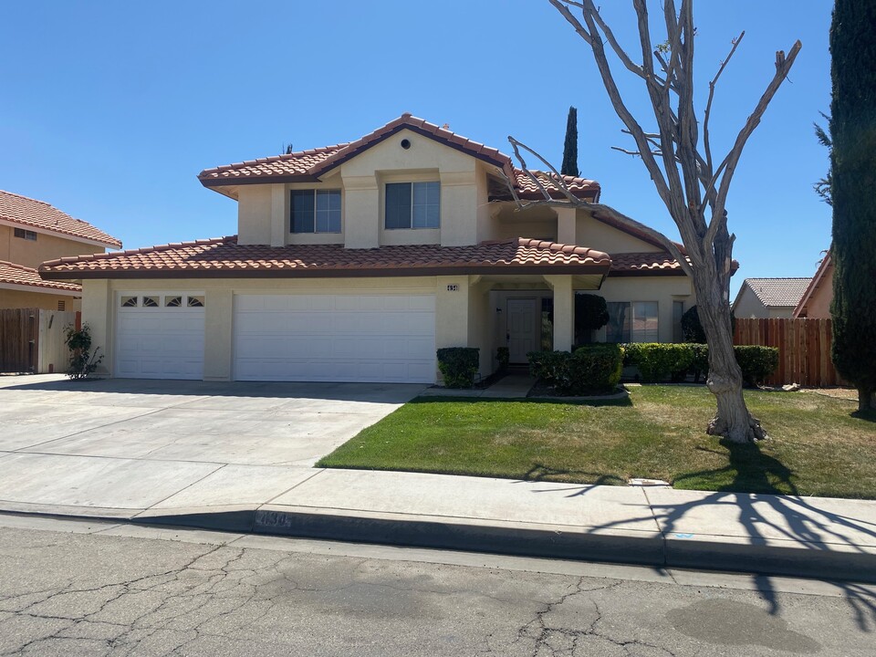 434 E Avenue J9 in Lancaster, CA - Building Photo
