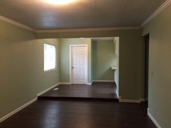 1069 Ely Blvd S in Petaluma, CA - Building Photo - Building Photo