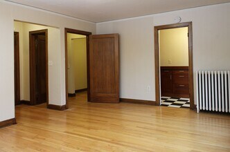 Viceroy Apartments in Seattle, WA - Building Photo - Interior Photo
