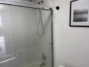 150 Ocean Ln Dr in Key Biscayne, FL - Building Photo - Building Photo