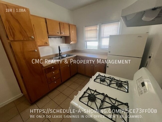 3324 E 8th St in Long Beach, CA - Building Photo - Building Photo