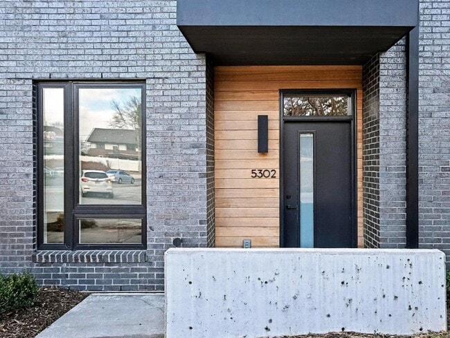 5302 Elmwood Plz in Omaha, NE - Building Photo - Building Photo