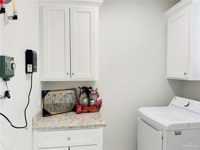 5512 N Crown Point in Pharr, TX - Building Photo - Building Photo
