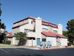 River Grove Condominiums in Tucson, AZ - Building Photo - Building Photo