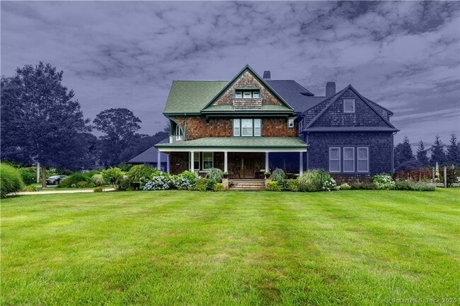 7 Gibson Ave in Narragansett, RI - Foto de edificio - Building Photo