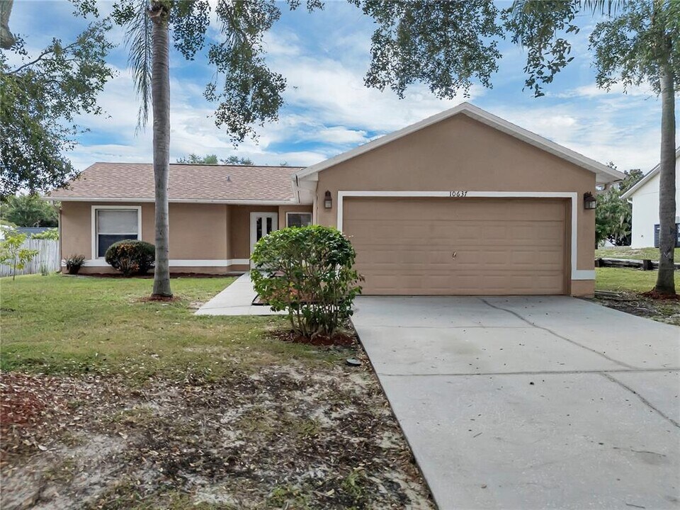 10637 Crescendo Loop in Clermont, FL - Building Photo