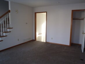 4006 Beacon Hill Ct in St. Joseph, MO - Building Photo - Building Photo