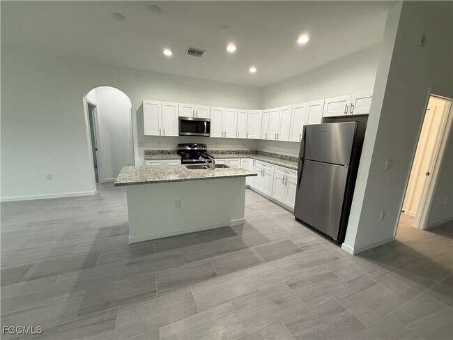 4629 Laura Ave N in Lehigh Acres, FL - Building Photo - Building Photo