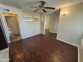 1055 Cavalier Ave, Unit 1 in Simi Valley, CA - Building Photo - Building Photo