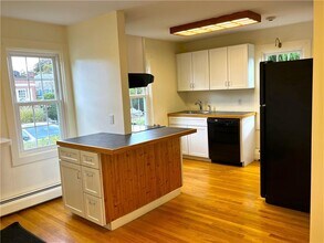 44-44 Phillips St in North Kingstown, RI - Building Photo - Building Photo