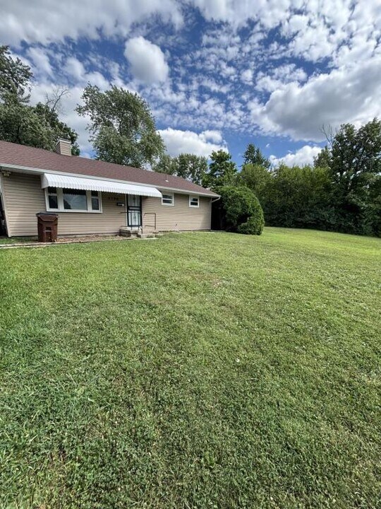 4198 Wolf Rd in Dayton, OH - Building Photo