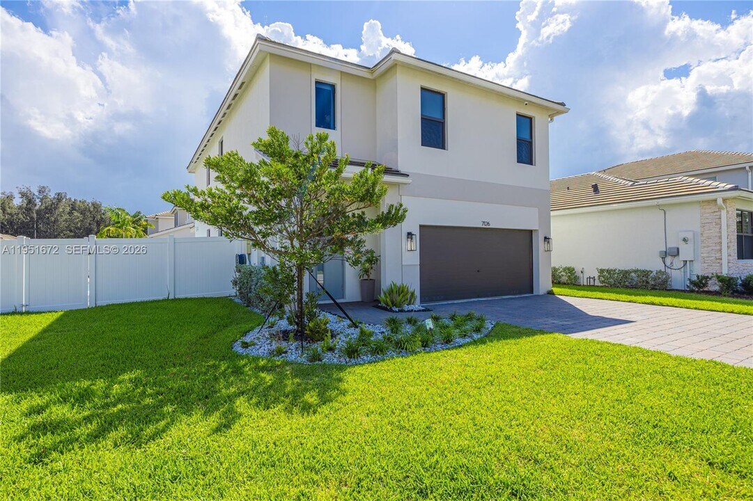 7126 Rockwood Rd in Jupiter, FL - Building Photo