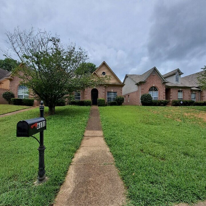 6131 Woodstock View Dr in Millington, TN - Building Photo