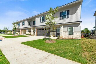 2105 Tiger Trail, Unit 103 in Round Rock, TX - Building Photo - Building Photo