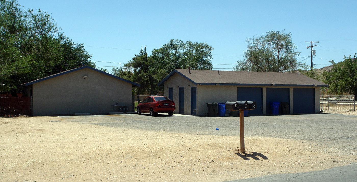 15495 Tonekai Rd in Apple Valley, CA - Building Photo