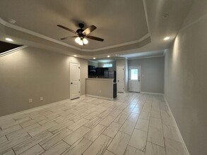 6318 Luglio Ln in San Antonio, TX - Building Photo - Building Photo