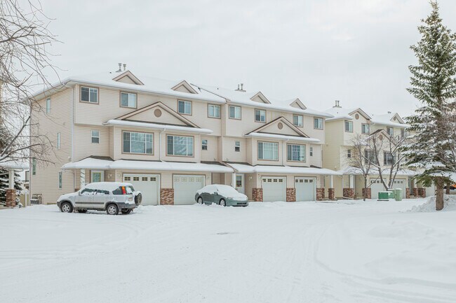 35 Country Hills Cove NW in Calgary, AB - Building Photo - Building Photo