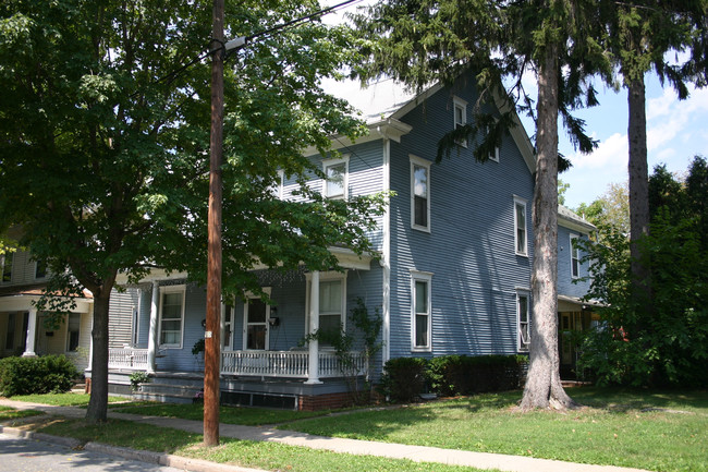 208-210 S 6th St in Lewisburg, PA - Foto de edificio - Building Photo