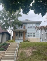 850 S 76th St in West Allis, WI - Building Photo
