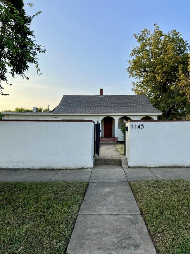 1144 E Haskell St in Tulsa, OK - Foto de edificio - Building Photo