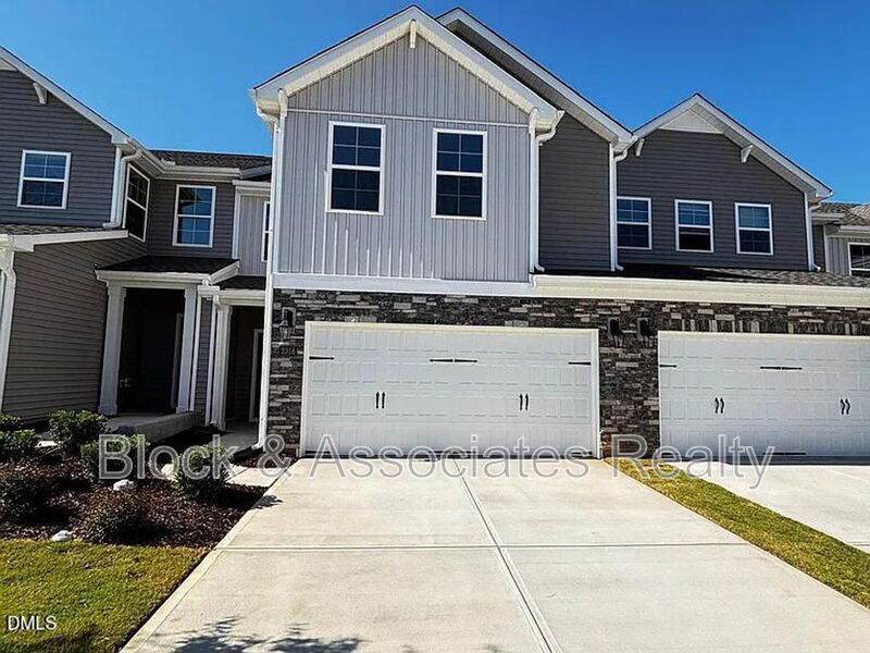 2318 Sugar Cone Wy in Fuquay Varina, NC - Building Photo