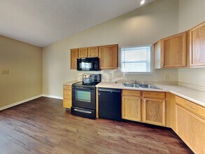 7864 Fox Glen Dr in Indianapolis, IN - Foto de edificio - Building Photo