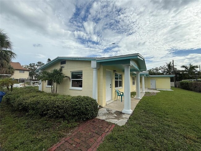 7057 Sunset Dr S in South Pasadena, FL - Building Photo - Building Photo