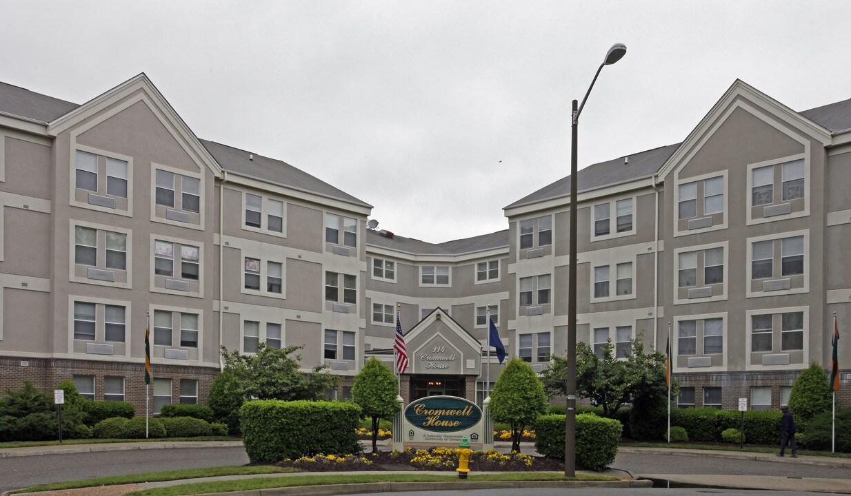 Cromwell House Senior Apartments - 55+ in Norfolk, VA - Foto de edificio