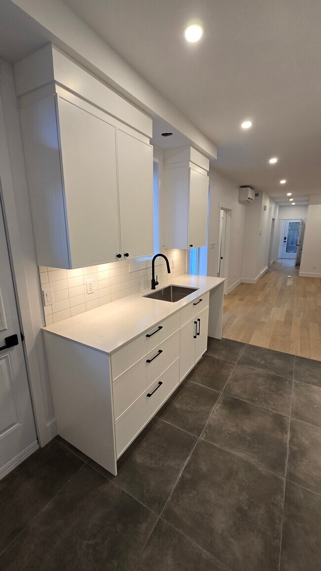 2033 De Chambly Rue in Montréal, QC - Building Photo - Building Photo