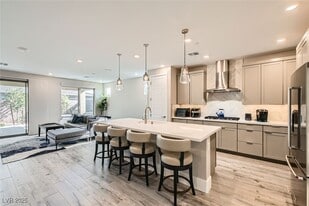 10042 Cardinal Knl Ave in Las Vegas, NV - Building Photo