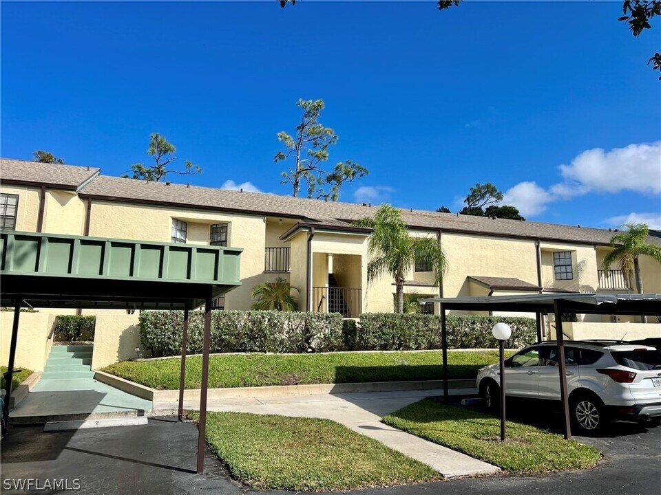 17220 Terraverde Cir in Ft. Myers, FL - Foto de edificio