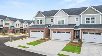 1748 Marglyn Dr in Matthews, NC - Building Photo