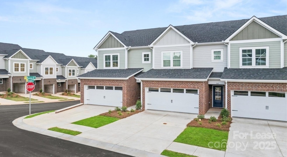 1748 Marglyn Dr in Matthews, NC - Building Photo