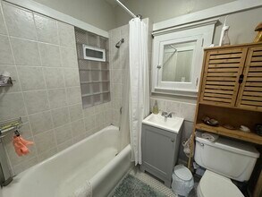 5702 W Galena St, Unit 2 in Milwaukee, WI - Foto de edificio - Building Photo