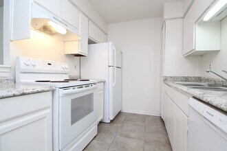 50 Fulton Ave-Unit -D-13 in Pensacola, FL - Building Photo - Building Photo