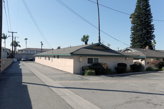 Kona Lanai Apartments in Whittier, CA - Building Photo - Building Photo