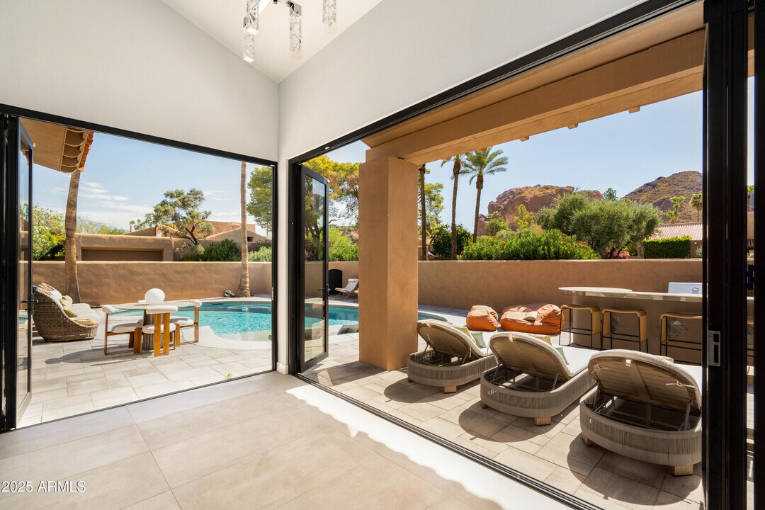 4440 E Camelback Rd in Phoenix, AZ - Building Photo