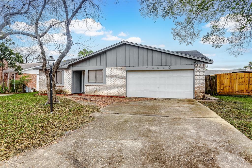 22910 Summer Green Ln in Spring, TX - Building Photo