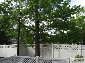 110 Albury Way in North Brunswick, NJ - Building Photo - Building Photo