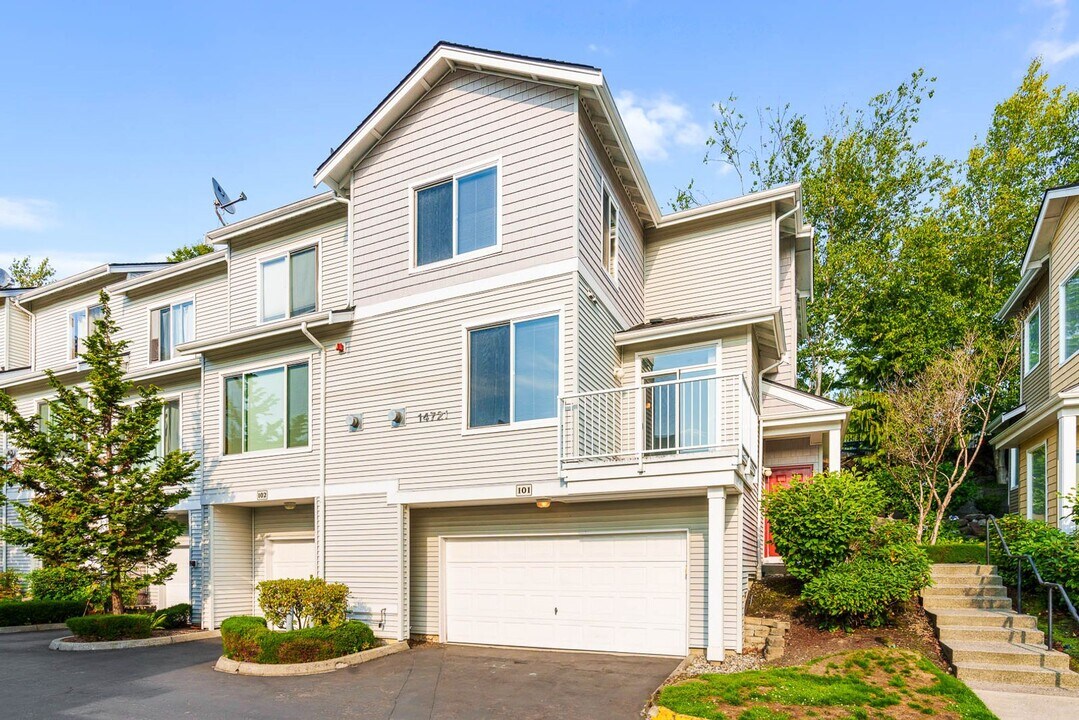 14721 1st Ln NE in Duvall, WA - Building Photo