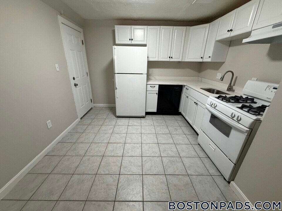 18 Belmont St in Lowell, MA - Foto de edificio