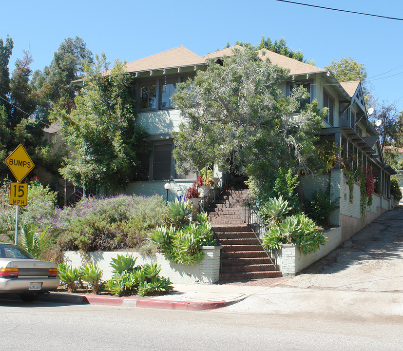 937 N Benton Way in Los Angeles, CA - Building Photo